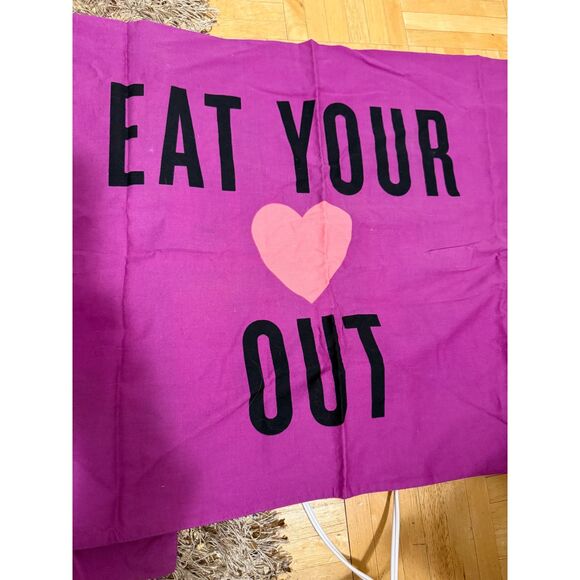 PINK Victoria's Secret Set of 2 Pillowcases Pillow Covers - Picture 4 of 4